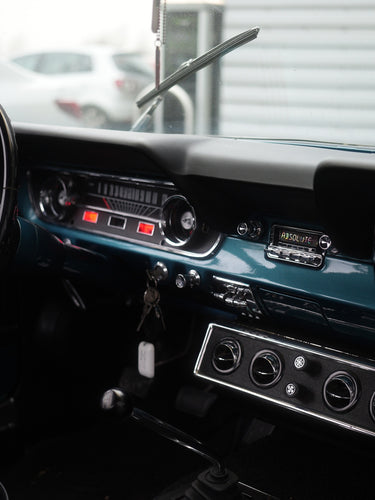 retro radio in mustang