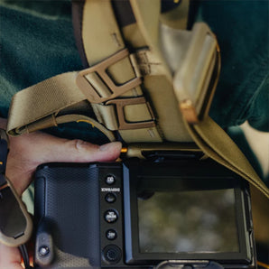 Peak Design Capture Clip V3 with Standard Plate Kelp for Mirrorless Cameras