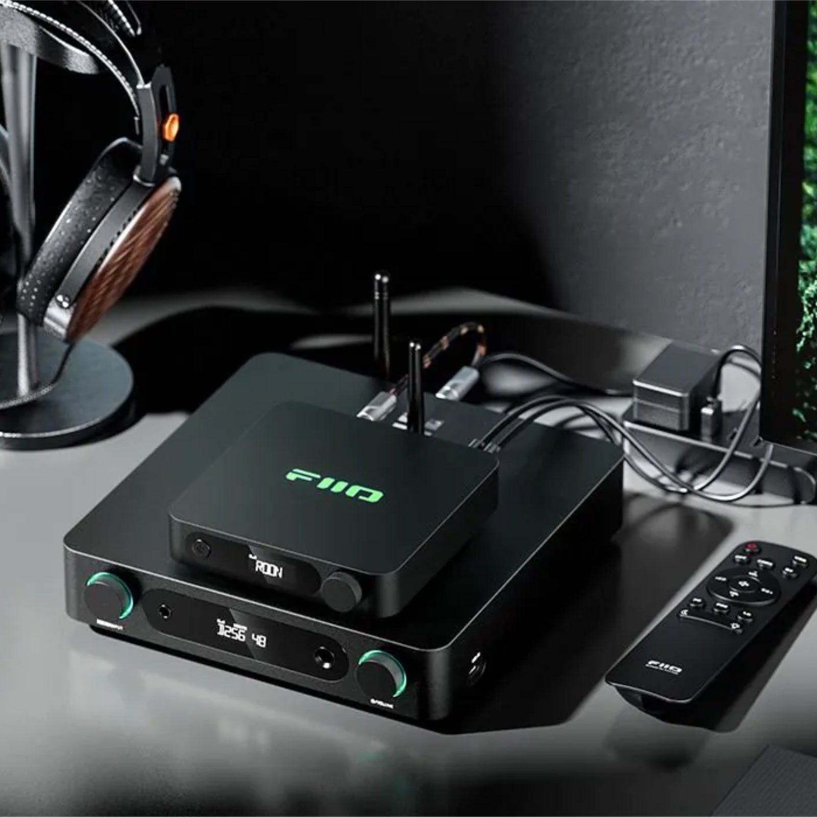 Fiio K13 R2R Compact Desktop DAC and Headphone Amplifier Bluetooth Hi ...