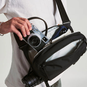 Moment Everything Sling 4L Black Travel Tech Organiser Everyday Carry Bag - CEN